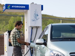 Refuelling with hydrogen
